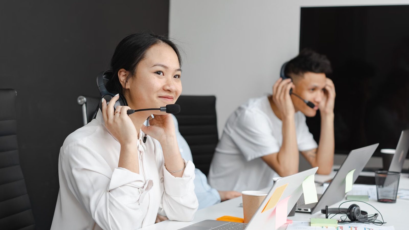 Support desk with a headset
